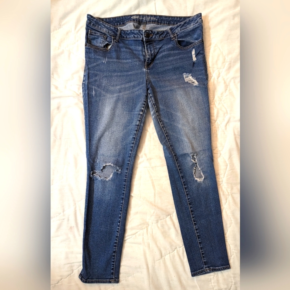 Old Navy Rockstar Straight Leg Low Rise Women's Blue Jeans, Size 16, Ripped